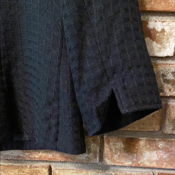 Investments Black Blazer with Notched Lapels and Structured Design - Picture 9 of 11